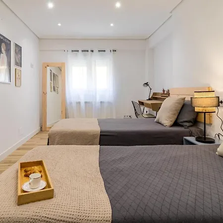 Recien Reformado Plaza Del Ayuntamiento Santender