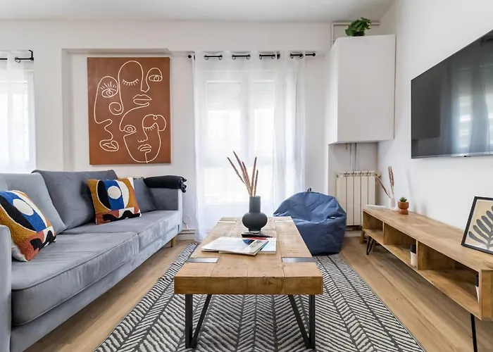 Recien Reformado Plaza Del Ayuntamiento * 桑坦德